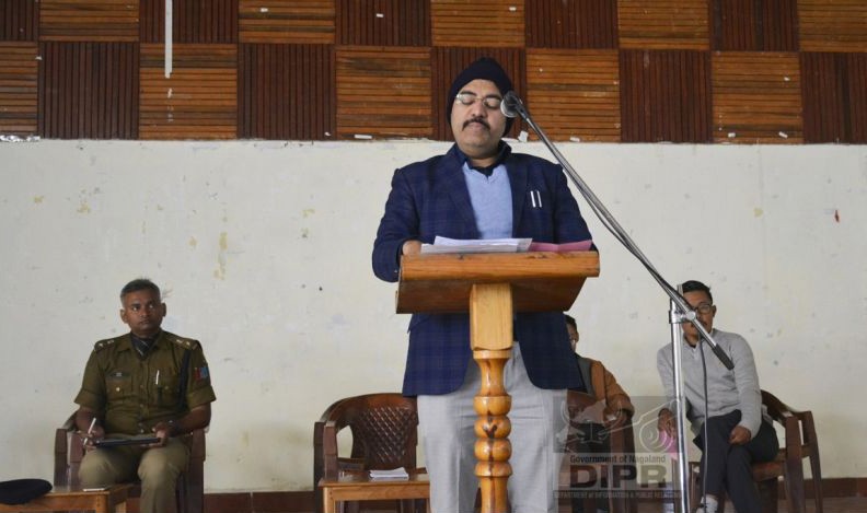 DC Zunheboto Rahul Bhanudas Mali (IAS) addressing the programme on Systematic Voters Education and Electoral Participation at town hall, Zunheboto on December 6. (DIPR Photo)